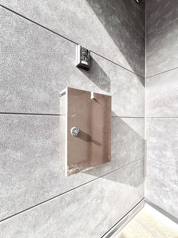 【その他現地】◆２号棟◆シンプルデザインのポスト。