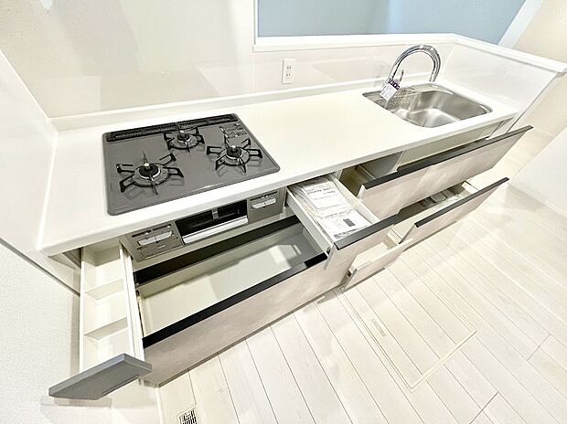 【その他設備(スライド収納)】◆１号棟◆使いやすさを優先したスライド式収納タイプ！