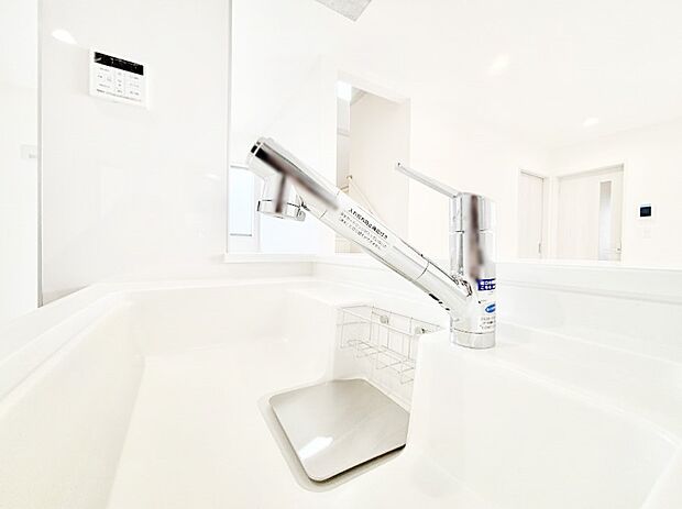 【その他設備(浄水器)】いつでも清潔なおいしいお水を。一つの水栓で水道水と浄水を使い分け。