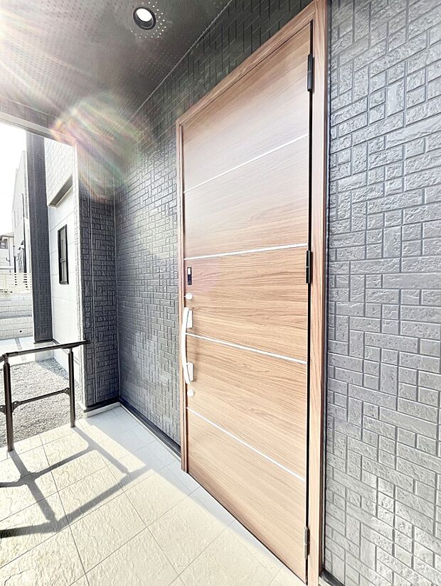 【玄関】大切な家族、来客を出迎える玄関。