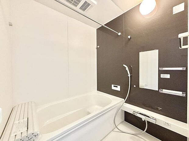 【浴室】落ち着いた雰囲気でゆっくりお寛ぎいただけるバスルーム