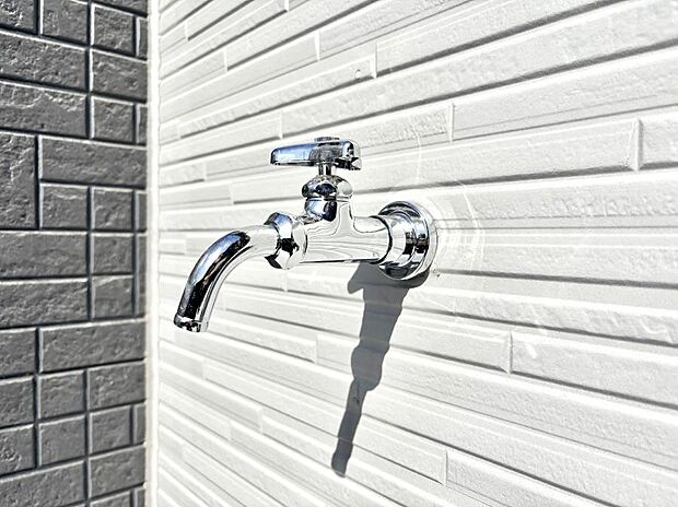 【その他設備(バルコニー水栓)】◆１号棟◆バルコニー水栓があればお掃除も楽々です。  