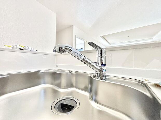 【その他設備(浄水器)】いつでも清潔なおいしいお水を。一つの水栓で水道水と浄水を使い分け。