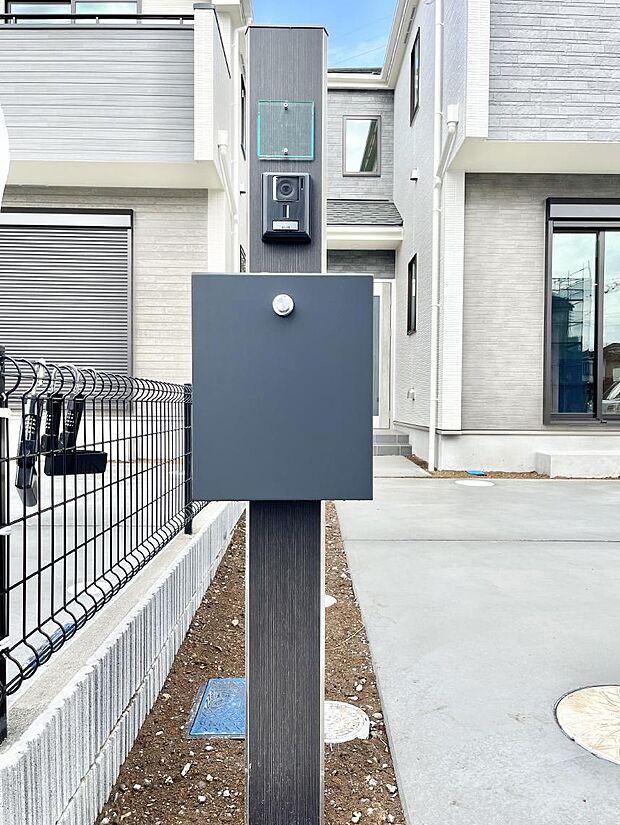 【その他現地】◆C号棟◆表札・インターホン・ポストをひとつに集約。エントランスになじむシンプルデザイン。