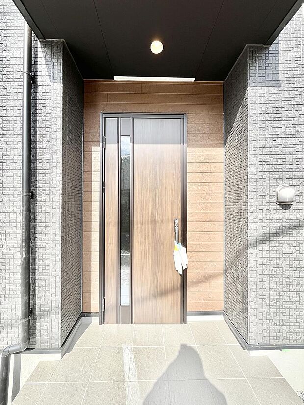 【玄関】大切な家族、来客を出迎える玄関。