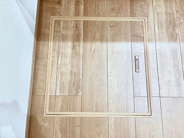 【その他設備(床下収納)】床下収納付き！日用品・非常用品の収納にも大活躍。