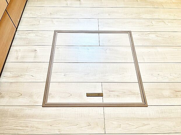 【その他設備(床下収納)】床下収納付き！日用品・非常用品の収納にも大活躍。