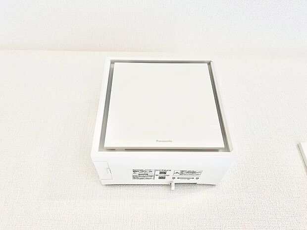 【冷暖房・空調設備(24時間換気システム)】新鮮な空気をお部屋に取り込んで停滞していた「悪い空気」を追い出して健康的な毎日を送りましょう。