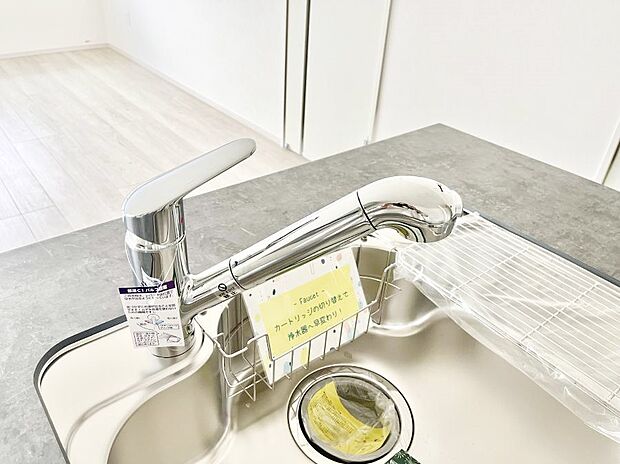 【その他設備(蛇口一体型浄水器)】いつでも清潔なおいしいお水を。一つの水栓で水道水と浄水を使い分け。