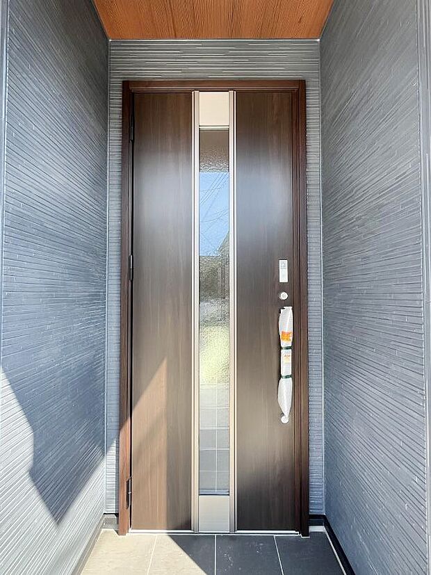 【玄関】大切な家族、来客を出迎える玄関。