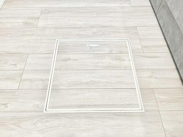 【その他設備(床下収納)】床下収納付き！日用品・非常用品の収納にも大活躍。