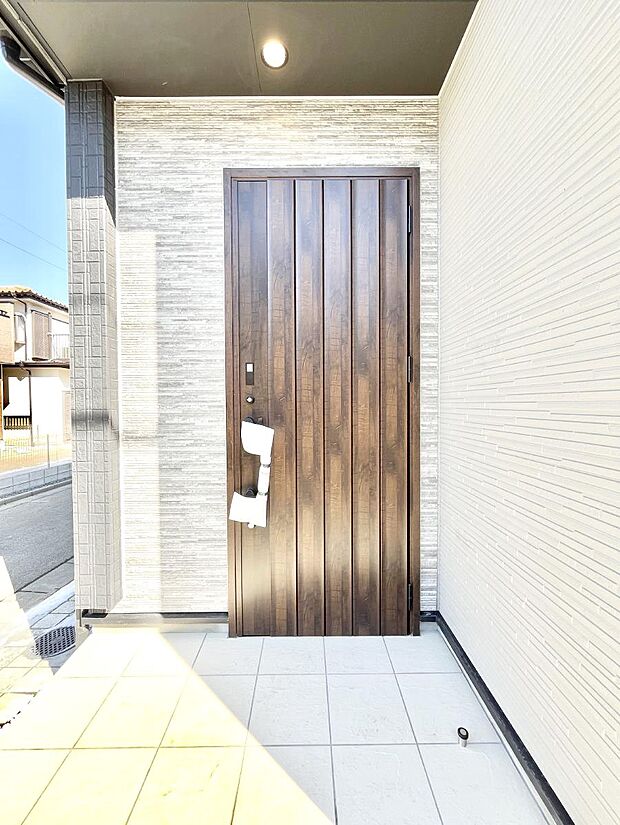 【玄関】◆1号棟◆大切な家族、来客を出迎える玄関。