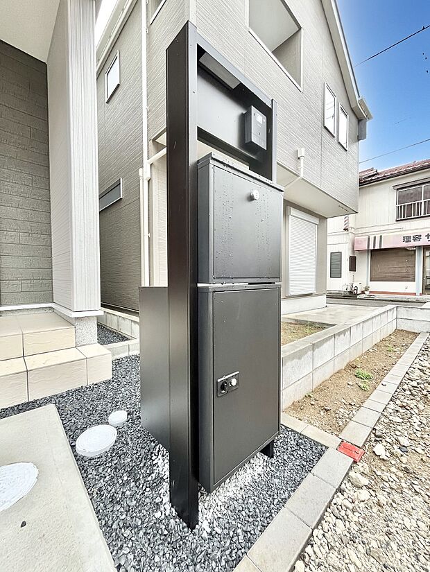 【その他現地】◆2号棟◆表札・インターホン・ポストをひとつに集約。エントランスになじむシンプルデザイン。