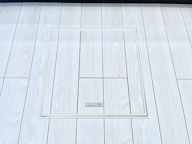 【その他設備(床下収納)】床下収納付き!日用品・非常用品の収納にも大活躍。