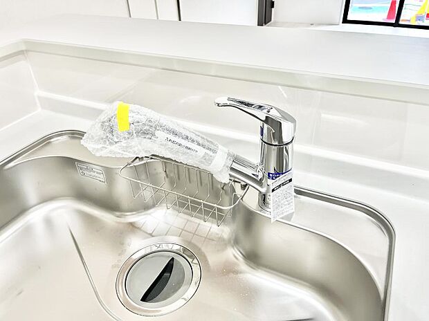 【その他設備(浄水器)】いつでも清潔なおいしいお水を。一つの水栓で水道水と浄水を使い分け。