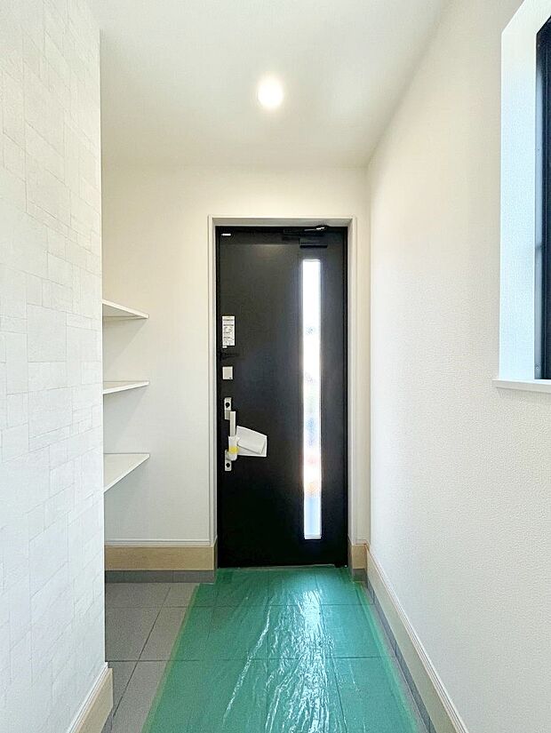 【玄関】◆A号棟◆~Entrance~ 玄関は家の顔といわれますが我が家のセンスをさりげなく感じさせる魅力ある玄関造りも楽しみの一つ。帰宅する度に家族がほっとできる心地よい空間造りも大切ですね♪
