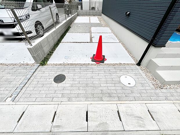 【駐車場】～Parking～　駐車場２台置けます！(車種による)自転車置き場や物置場として、お子様の遊ぶスペースとして、ゆとりある敷地だからこそ可能な多用途にご利用いただけるスペースです。