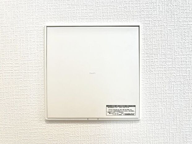 【冷暖房・空調設備(24時間換気システム)】新鮮な空気をお部屋に取り込んで停滞していた「悪い空気」を追い出して健康的な毎日を送りましょう。