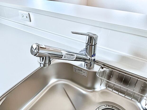 【その他設備(浄水器)】いつでも清潔なおいしいお水を。一つの水栓で水道水と浄水を使い分け。