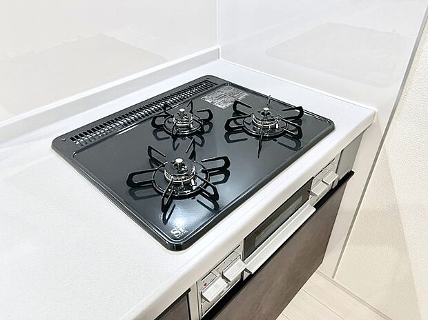 【その他設備(Ｓｉセンサーコンロ)】ガスコンロはＳｉセンサー搭載。火力調節や焦げ付き・消し忘れも防いでくれます。