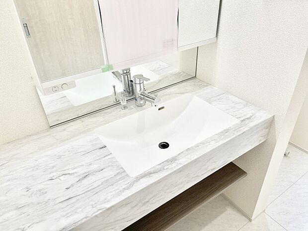 【その他設備(ハンドシャワー水栓)】ハンドシャワー付き!使いやすい洗面台。