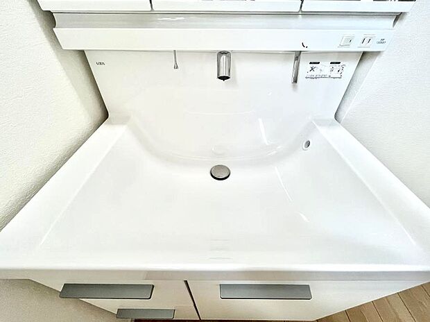 【その他設備(ハンドシャワー水栓)】◆１号棟◆ハンドシャワー付き！使いやすい洗面台。