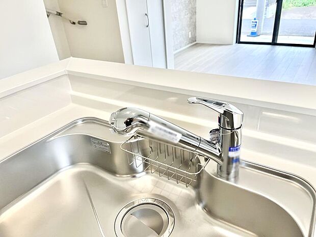 【その他設備(浄水器)】◆A号棟◆いつでも清潔なおいしいお水を。一つの水栓で水道水と浄水を使い分け。
