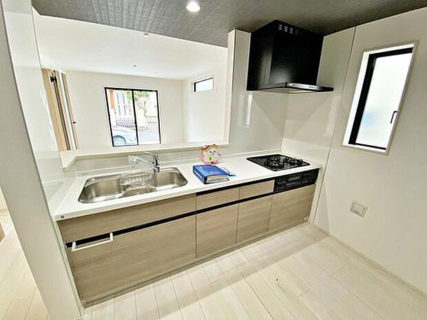 ☆System Kitchen☆
お子さまにとっても、ご飯のしたくを頑張っているご家族の姿が見えると安心♪手伝いたいという気持ちになるなど、お手伝いの習慣も育ちやすいですね♪