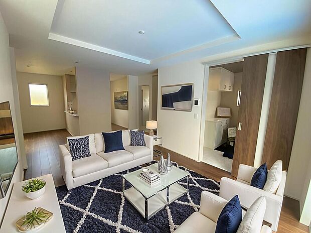 ☆Living　Room☆
窓から陽光が降り注ぐリビング・ダイニング・キッチン。家族が集うにふさわしい、ゆとりある空間です♪（家具はCGです）