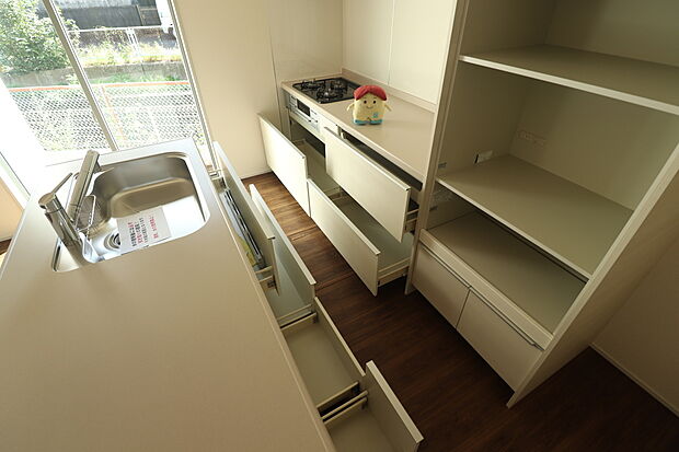 資料送付・ご見学即対応いたします。建物完成しておりますので、室内ご内覧いただけます。ご不明点等、スタッフがしっかりと説明させていただきますので、安心して現地をご覧ください。