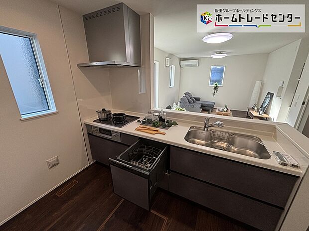 ☆ただ「住まう」だけではございません。気持ち良く住んで欲しい気持ちをこめて…。お住まいの事、住まう街の事、お金の事、何でもご相談下さいませ。