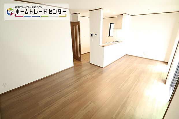 【前面道路含む現地写真】
当日のご見学予約も承ります。同じものは２つとない「夢のマイホーム」との出会いが待っているかもしれません。