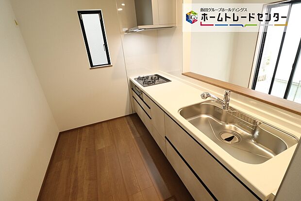 【現地外観写真】
子育て環境にはピッタリな落ち着いた雰囲気の住宅地♪戸建ては建物が独立しているため、マンションのように上下階や隣からの騒音を気にせずに過ごせるのもポイントですね♪