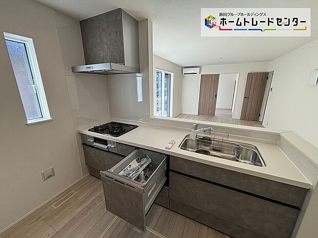 ☆ただ「住まう」だけではございません。気持ち良く住んで欲しい気持ちをこめて…。お住まいの事、住まう街の事、お金の事、何でもご相談下さいませ。