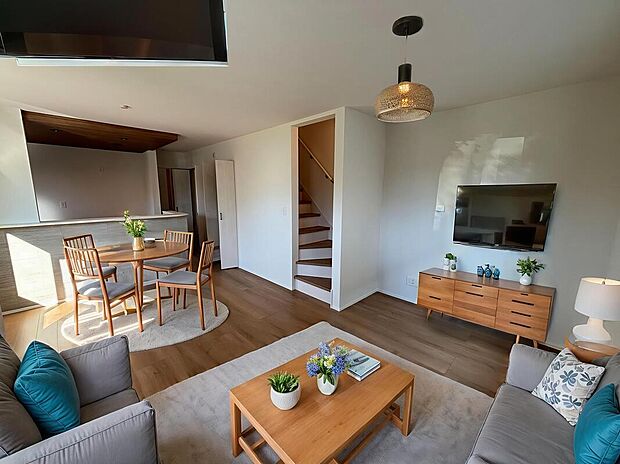 ☆何万回もの『ただいま』を聞くことになるお家♪街に溶け合う美しい景観を生みだせるシンプルでおしゃれな外観と住み心地を考え貫いた設計！「ゆとりある落ち着いた暮らし」を叶えます。