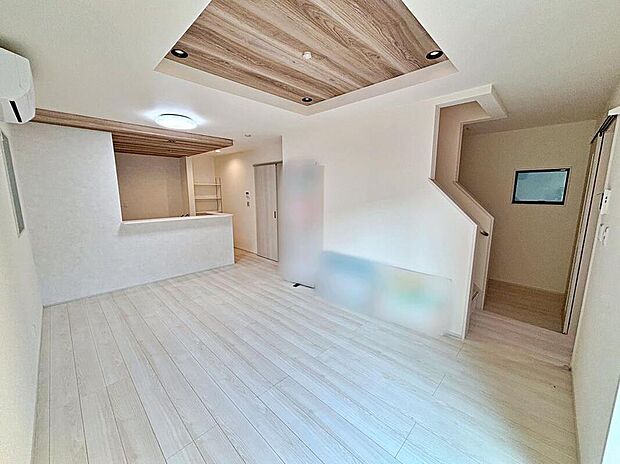 ☆Living　Room☆
思い思いの過ごし方をする。理想のリビングともいえる空間を実現するには、家族が自然に集まる演出や、適度な距離感を保てる空間の広さも必要ですね。