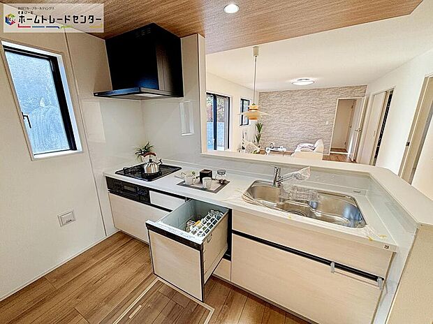 ☆System　Kitchen☆
お子さまにとっても、ご飯のしたくを頑張っているご家族の姿が見えると安心♪手伝いたいという気持ちになるなど、お手伝いの習慣も育ちやすいですね♪