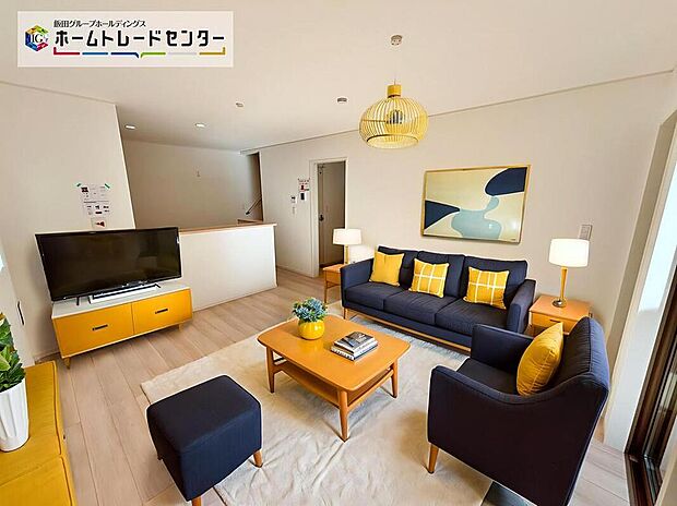 お子さまは、ご飯の支度を頑張っているご家族の姿が見えると安心。手伝いたいという気持ちになるなど、お手伝いの習慣も育ちやすいですよ♪（家具はCGです）