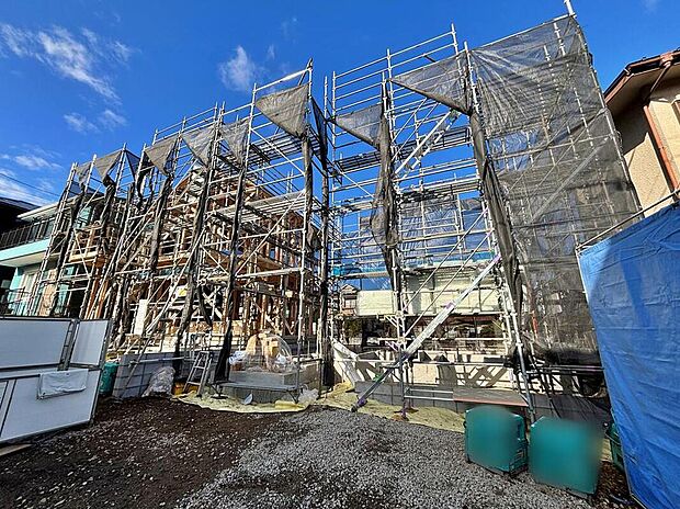 南向きの明るいお住まい！南道路からの採光・痛風も良好です◎
16.5帖～の広々としたリビング、全居室収納完備等、こだわりの間取りは、ご家族の憩いの空間となりそうですね♪♪