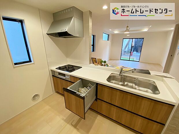 ☆1号棟☆南向きで陽当たりの良い立地！
通勤通学・ショッピングに便利なJR中央線「国立」駅が最寄りのお住まいです♪教育施設・買物施設も近く、子育て世帯にもオススメです◎