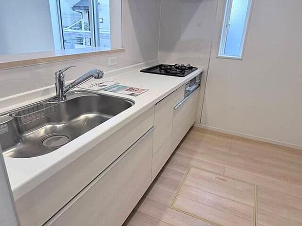 ☆System　Kitchen☆
どこを開けても大容量収納のビッグスライドキッチン。圧力鍋やパスタ鍋などかさばる調理器具も楽々収納できます。