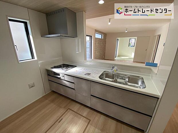 ☆System　Kitchen☆
お子さまにとっても、ご飯のしたくを頑張っているご家族の姿が見えると安心♪手伝いたいという気持ちになるなど、お手伝いの習慣も育ちやすいですね♪