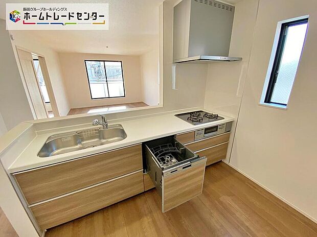 ☆System　Kitchen☆
いつもご家族と一緒に過ごせるのが対面キッチンの魅力！今日の出来事を話しながら、一緒にお料理をしながら…いつもご家族の笑顔が近くにあります。