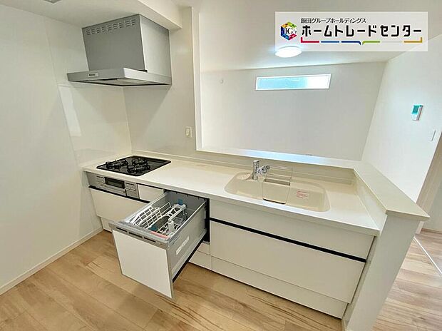 ☆System Kitchen☆
お子さまにとっても、ご飯のしたくを頑張っているご家族の姿が見えると安心♪手伝いたいという気持ちになるなど、お手伝いの習慣も育ちやすいですね♪