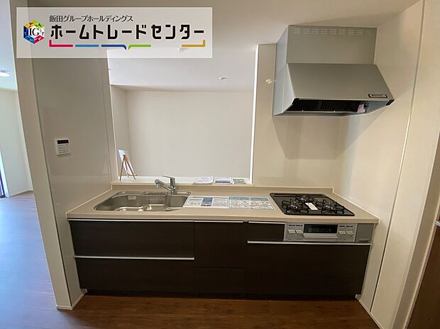 ☆System　Kitchen☆
いつもご家族と一緒に過ごせるのが対面キッチンの魅力！今日の出来事を話しながら、一緒にお料理をしながら…いつもご家族の笑顔が近くにあります。