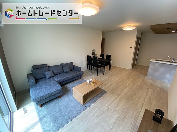 ☆Living Room☆
『LDKは家族だんらんをデザイン』家族が集まり一緒の時間がすごせる工夫がされております。何気ない一日のひとコマが何者にも代えがたい宝物になることでしょう♪