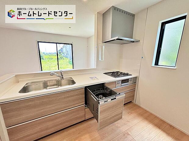 ☆System Kitchen☆
お子さまにとっても、ご飯のしたくを頑張っているご家族の姿が見えると安心♪手伝いたいという気持ちになるなど、お手伝いの習慣も育ちやすいですね♪