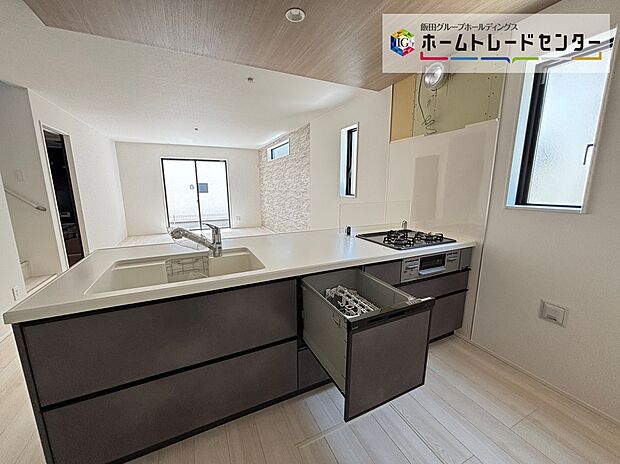 ☆System　Kitchen☆
お子さまにとっても、ご飯のしたくを頑張っているご家族の姿が見えると安心♪手伝いたいという気持ちになるなど、お手伝いの習慣も育ちやすいですね♪