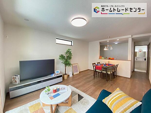 ☆Living　Room☆
窓から陽光が降り注ぐリビング・ダイニング・キッチン。家族が集うにふさわしい、ゆとりある空間です♪