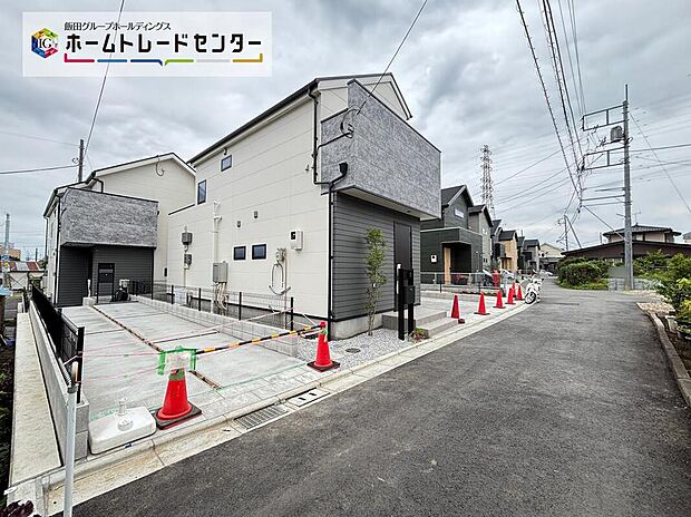 ☆街に溶け合う美しい景観を生みだしているにも関わらず、採光や風通しを考えて設計された間取り。近隣との視線を考え、街全体で調整される窓位置。外観だけでなく、そこに住まうご家族の心地よさを最優先しました。